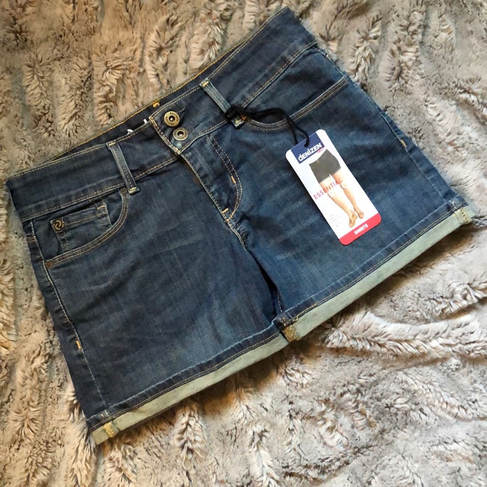 NWT Levi Denizen Essential Stretch Mid Rise Shorts